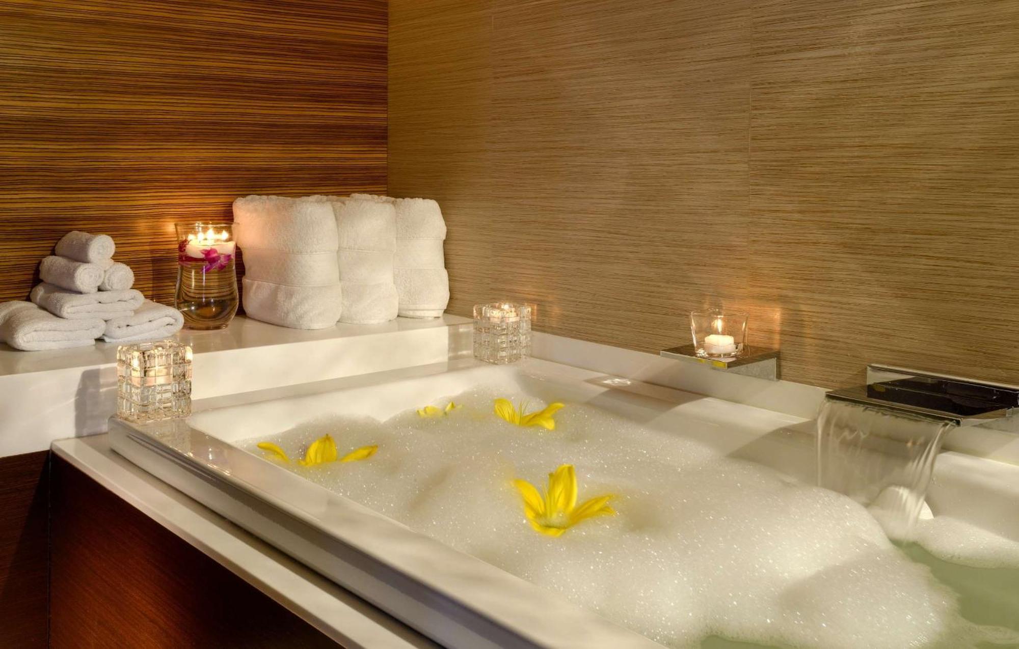 Premium King Suite Mountain View